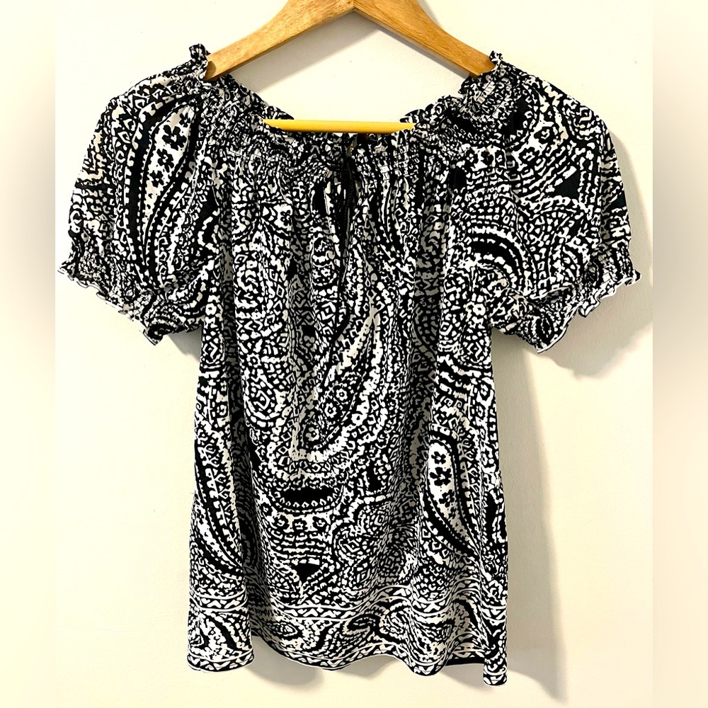 Limited Brands Outback Red Collection black/white print blouse.  Size XS.